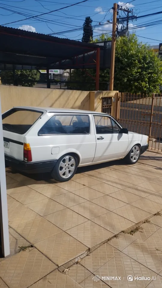 Vintage Station Wagon Reverses Out of Driveway – AI Generated Video | Hailuo AI