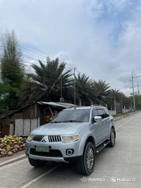 Silver SUV Demonstrates Active Suspension Lowering – AI Generated Video | Hailuo AI