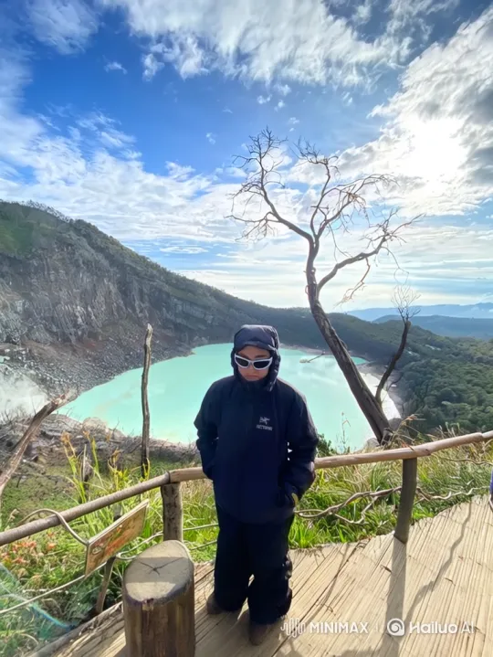 Panoramic Journey from Mountain Peak to Earth's Sphere in Space – AI Generated Video | Hailuo AI