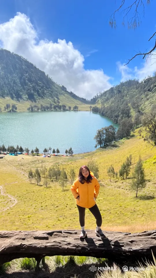 Panoramic Journey from Mountain to Space – AI Generated Video | Hailuo AI