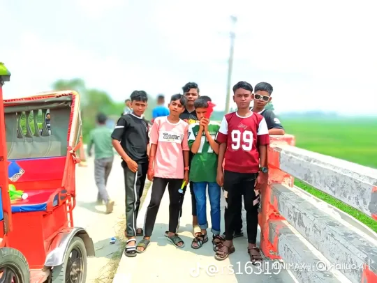 Young Man Drives Away in Rolls-Royce from Rural Bridge Scene – AI Generated Video | Hailuo AI