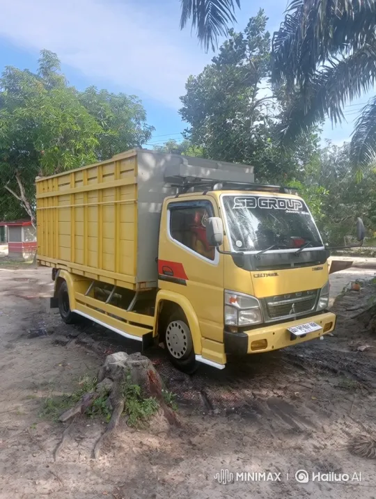 Yellow Truck Demonstrates Air Suspension Lowering and Raising – AI Generated Video | Hailuo AI