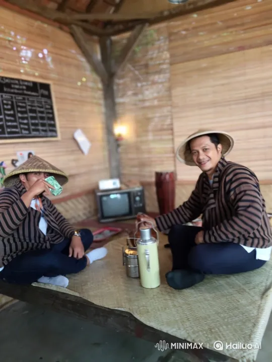 Traditional Striped Shirt Men Practicing Martial Arts – AI Generated Video | Hailuo AI