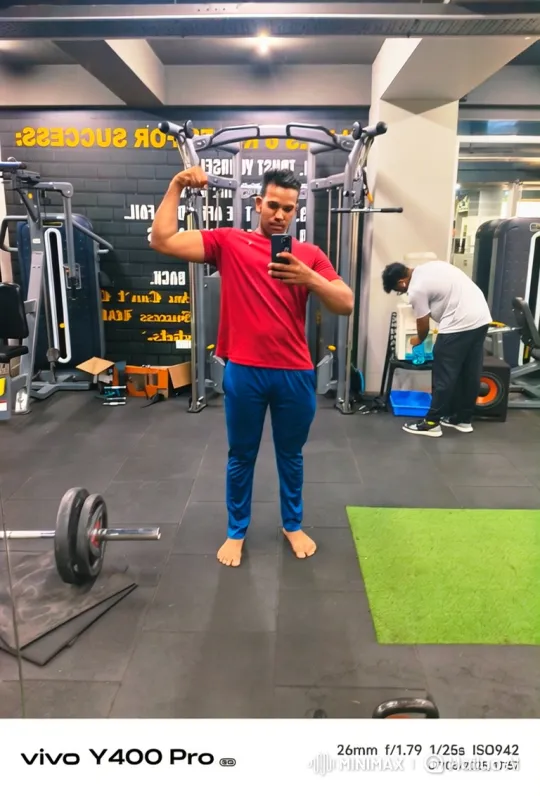 Man Flexes Biceps, Takes Selfie in Gym – AI Generated Video | Hailuo AI