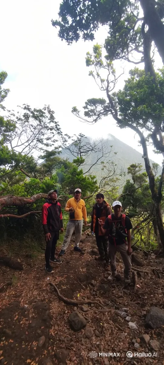 Four Men Enjoy a Break on a Mountain Trail – AI Generated Video | Hailuo AI
