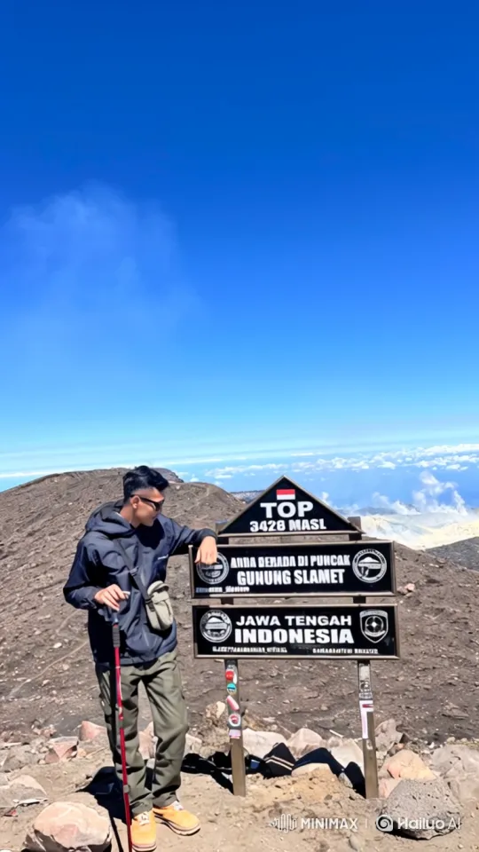 Man on Mountain Peak to Cosmic Perspective – AI Generated Video | Hailuo AI