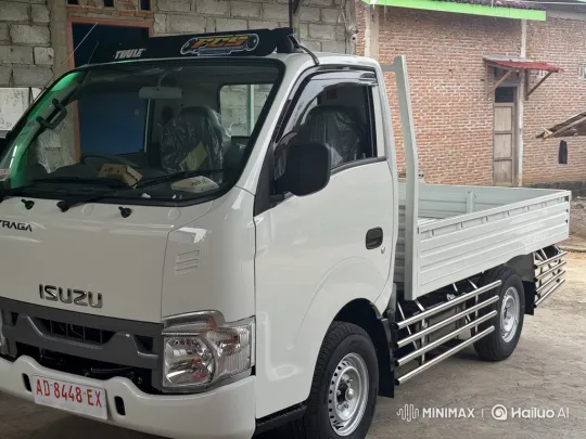 Isuzu Traga Air Suspension Test in Workshop – AI Generated Video | Hailuo AI