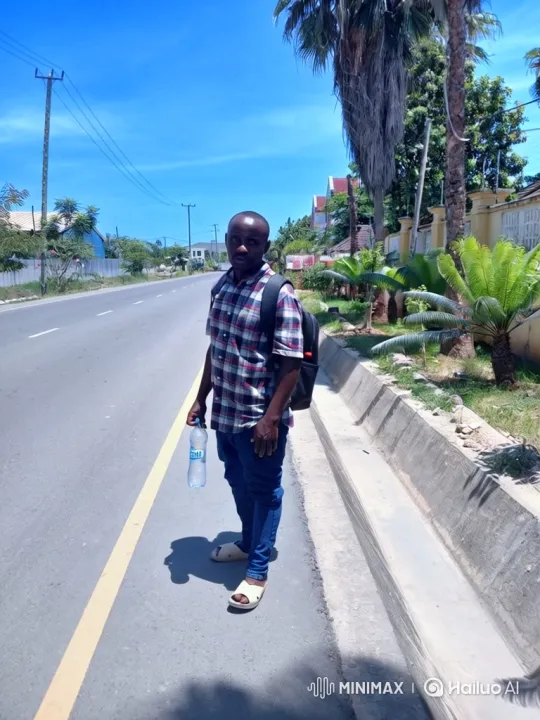 Man Gets Into Range Rover on Country Road – AI Generated Video | Hailuo AI