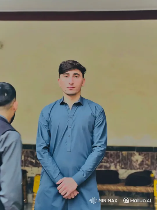 Young Couple's Intimate Moment in Golden Hour Park – AI Generated Video | Hailuo AI