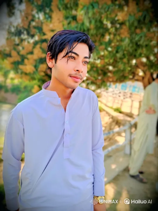 Young Couple Sharing a Quiet Moment in an Urban Park – AI Generated Video | Hailuo AI