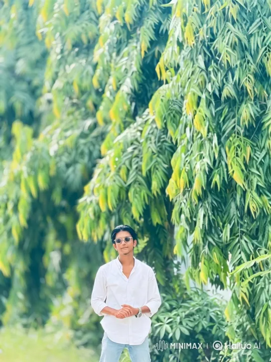 Young Couple Shares Intimate Moment in Golden Hour Park – AI Generated Video | Hailuo AI