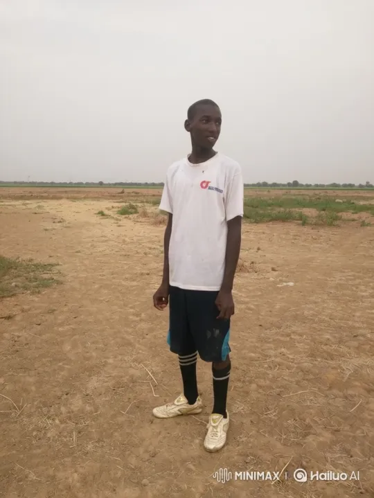 Young Man Juggles Soccer Ball Skillfully – AI Generated Video | Hailuo AI
