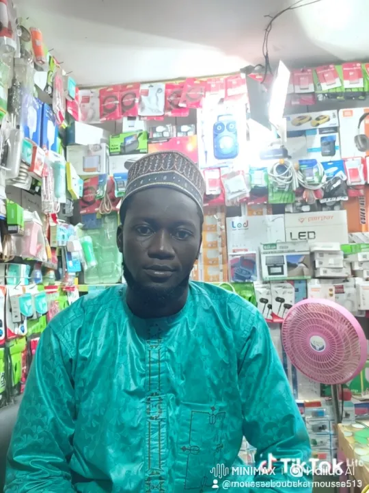 Tracking Shot Reveals More of a Small Electronics Shop – AI Generated Video | Hailuo AI