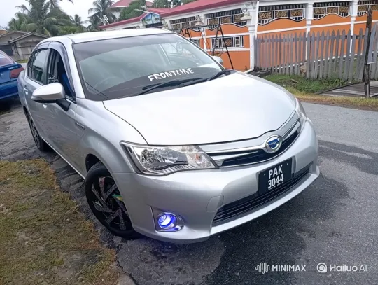 Sleek Silver Sedan Showcases炫彩灯光行驶离去 – AI Generated Video | Hailuo AI