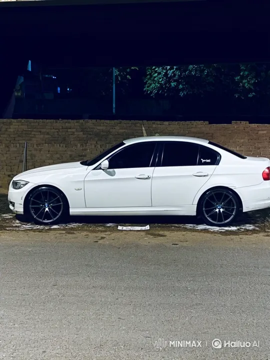 White Sedan's Air Suspension Lowering Demonstration – AI Generated Video | Hailuo AI