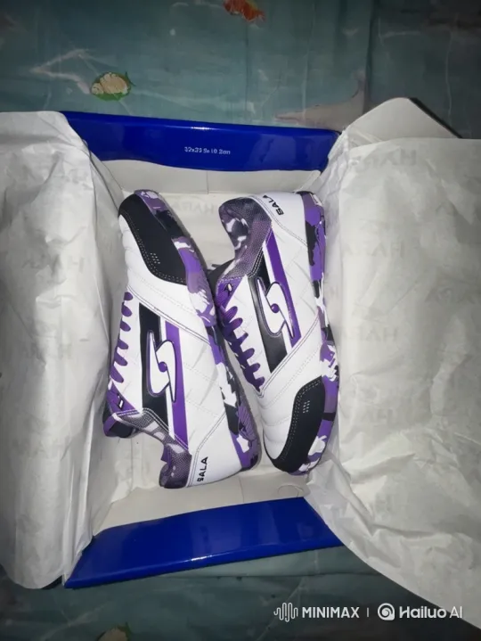 Close-up Video of New Athletic Shoes in Open Box – AI Generated Video | Hailuo AI