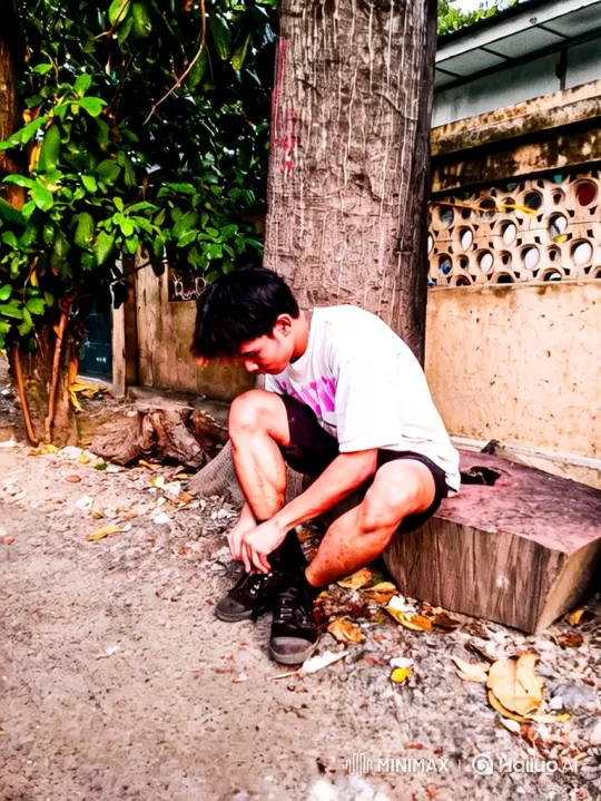 Young Man Ties Shoes, Drives Porsche Away – AI Generated Video | Hailuo AI