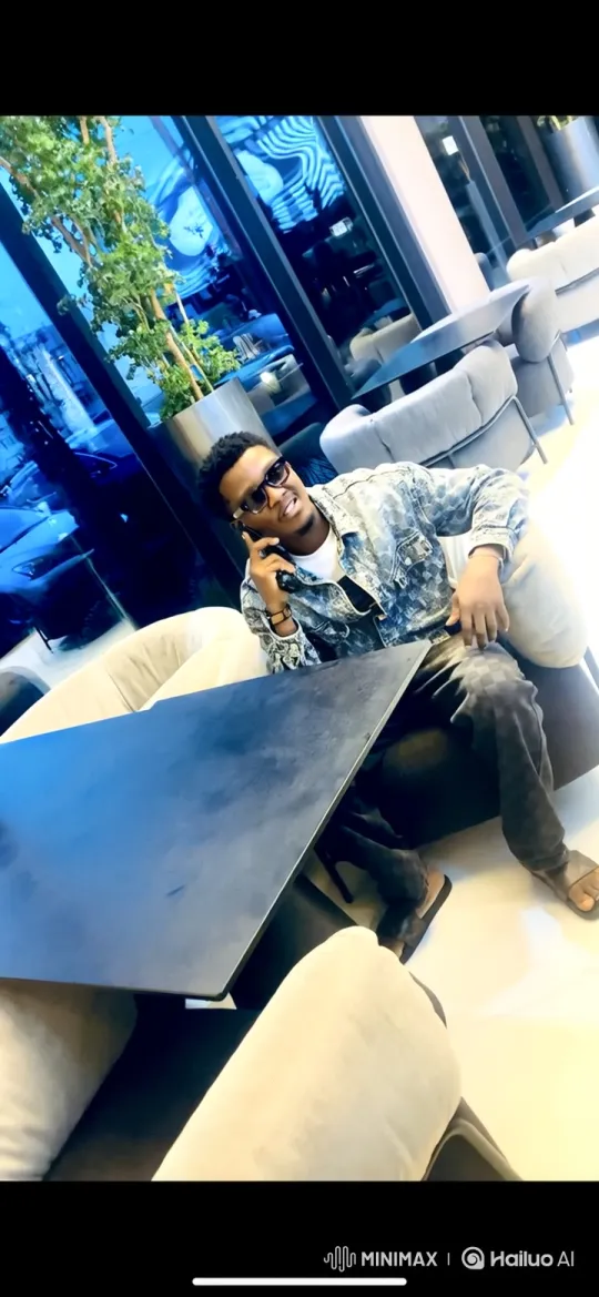 Young Man Leaps Through Window, Steals Cash, and Speeds Away in Lamborghini – AI Generated Video | Hailuo AI