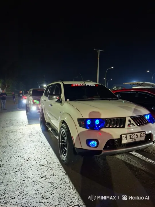 Custom White SUV Lowers for Dramatic Nighttime Display – AI Generated Video | Hailuo AI