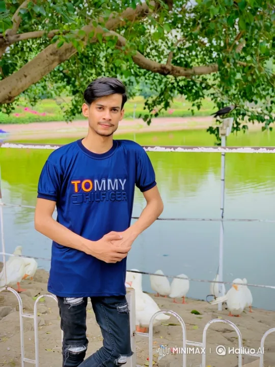 Young Couple's Peaceful Encounter in a Golden-Hour Park – AI Generated Video | Hailuo AI