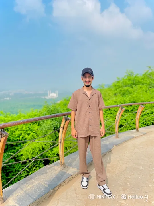 Romantic Stroll in the Golden Hour Park – AI Generated Video | Hailuo AI