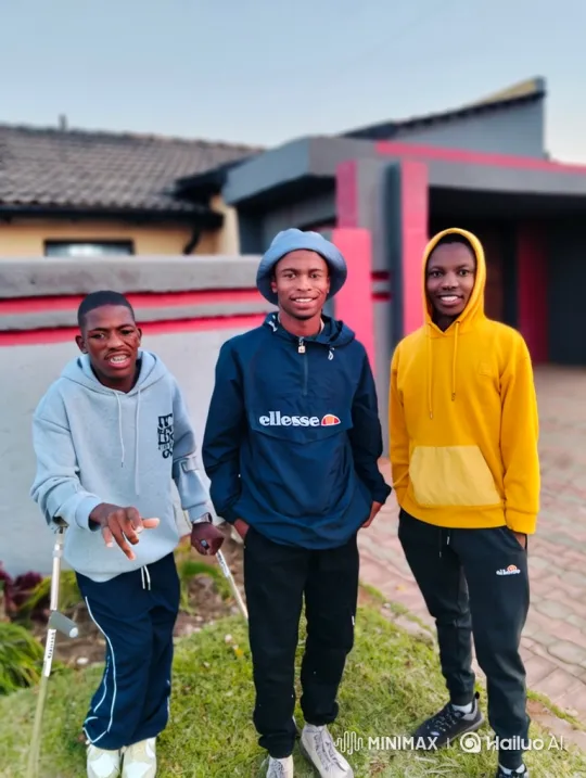 Three Friends Depart in a Mercedes-Benz V-Class – AI Generated Video | Hailuo AI