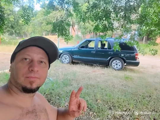 Shirtless Man Takes Selfie as SUV Lowered for 'Slammed' Look – AI Generated Video | Hailuo AI