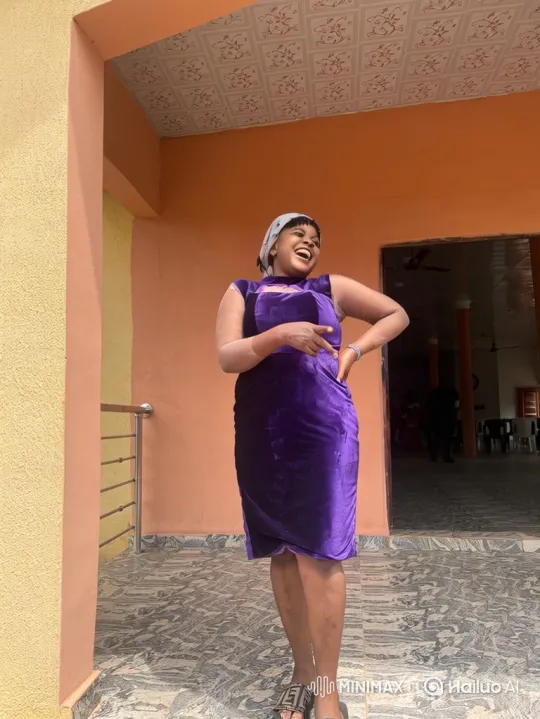 Woman Laughs and Enters Black Sedan on Veranda – AI Generated Video | Hailuo AI