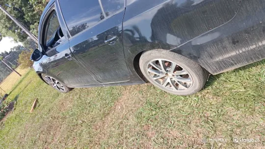 Lowrider Sedan Slowly Descends to Ground – AI Generated Video | Hailuo AI