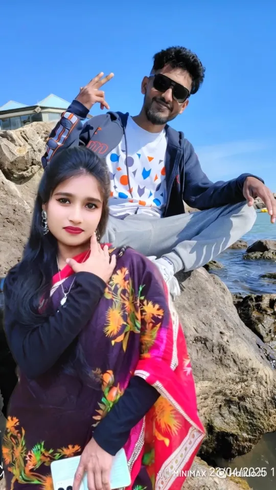 Couple Shares Intimate Embrace on Shoreline – AI Generated Video | Hailuo AI