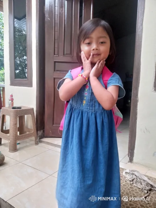 Young Girl Joyfully Surprised by Friendly Tiger Cub – AI Generated Video | Hailuo AI