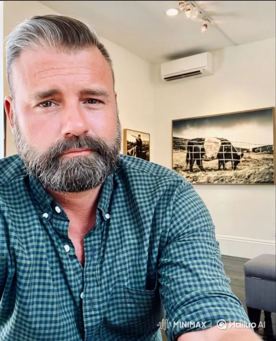 Art Gallery Man Speaks with Mixed Emotions – AI Generated Video | Hailuo AI