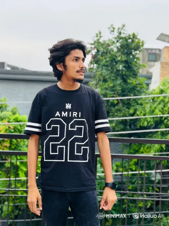 Young Couple's Serene Encounter in Urban Park – AI Generated Video | Hailuo AI