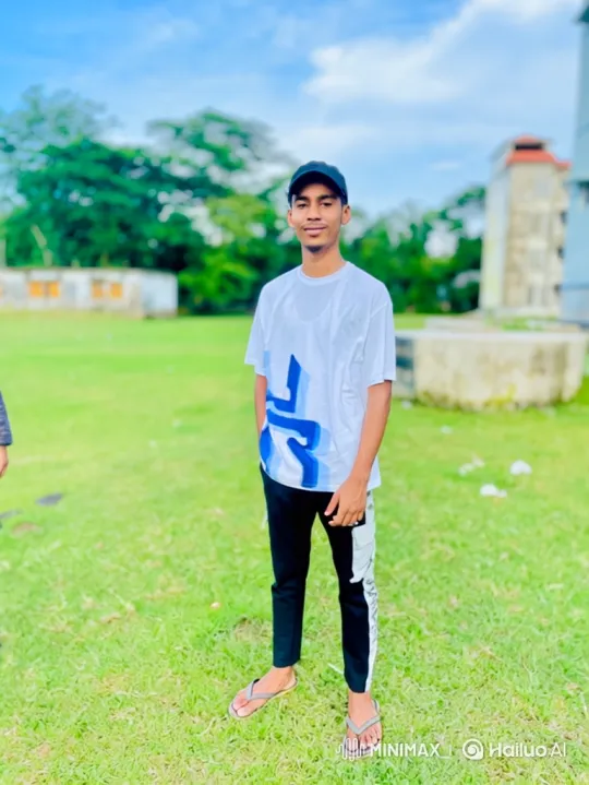 Serene Park Encounter: Young Couple Shares Quiet Moment – AI Generated Video | Hailuo AI