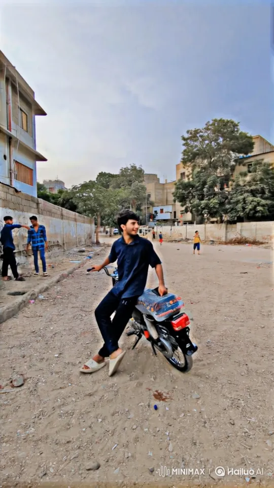 Romantic Encounter in a Golden-Hour Park Setting – AI Generated Video | Hailuo AI