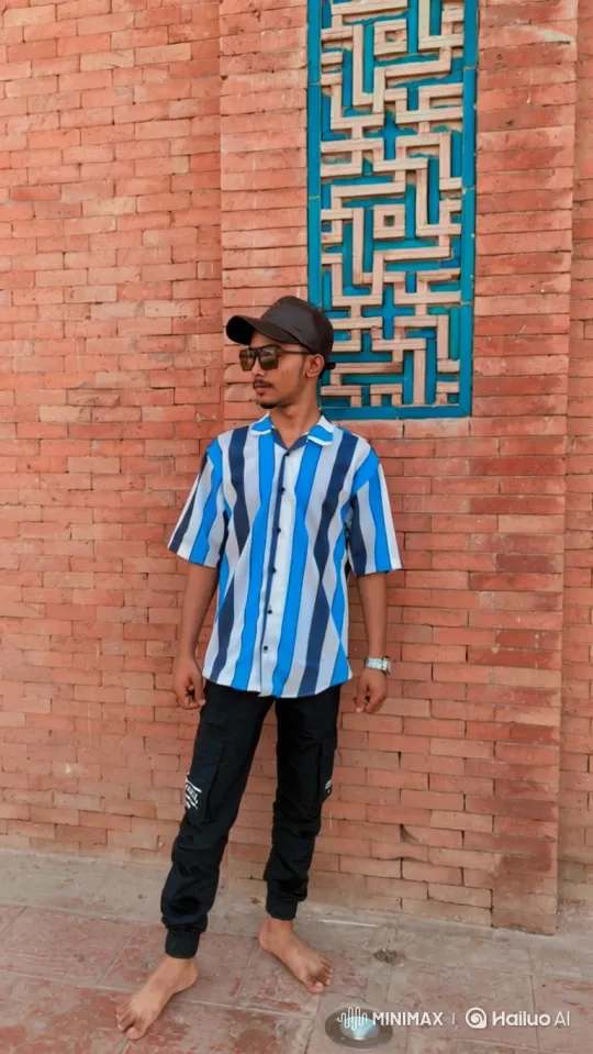 Romantic Encounter in a Golden Hour Park Setting – AI Generated Video | Hailuo AI