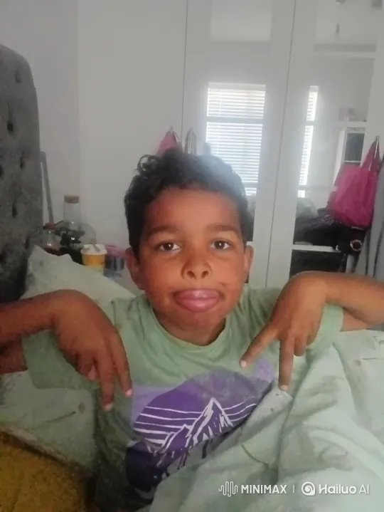 Boy Transforms into Girl with Feminine Features – AI Generated Video | Hailuo AI