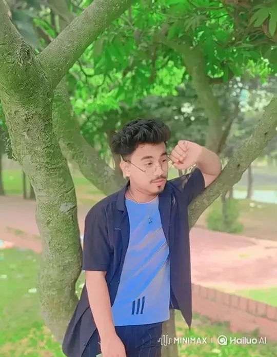 Romantic Encounter in a Peaceful Park at Golden Hour – AI Generated Video | Hailuo AI