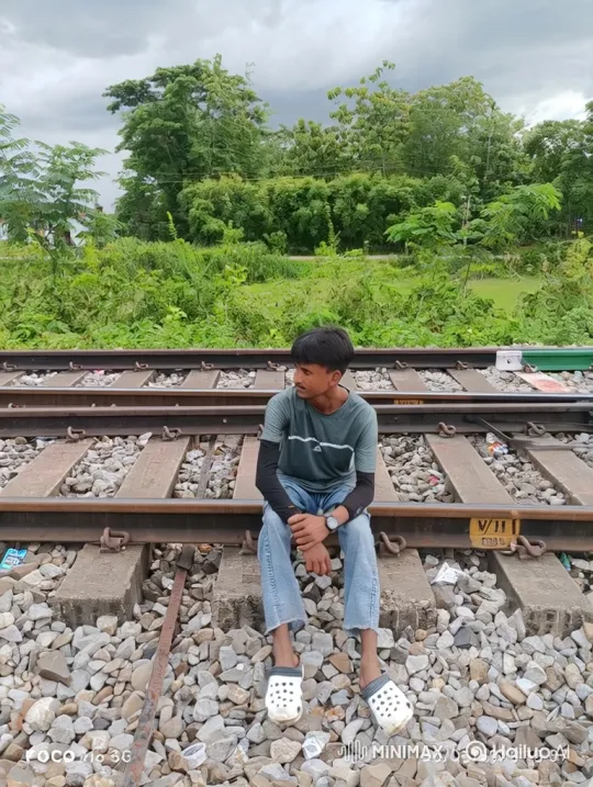 Young Man Evolves from Contemplation to Helicopter Pilot – AI Generated Video | Hailuo AI