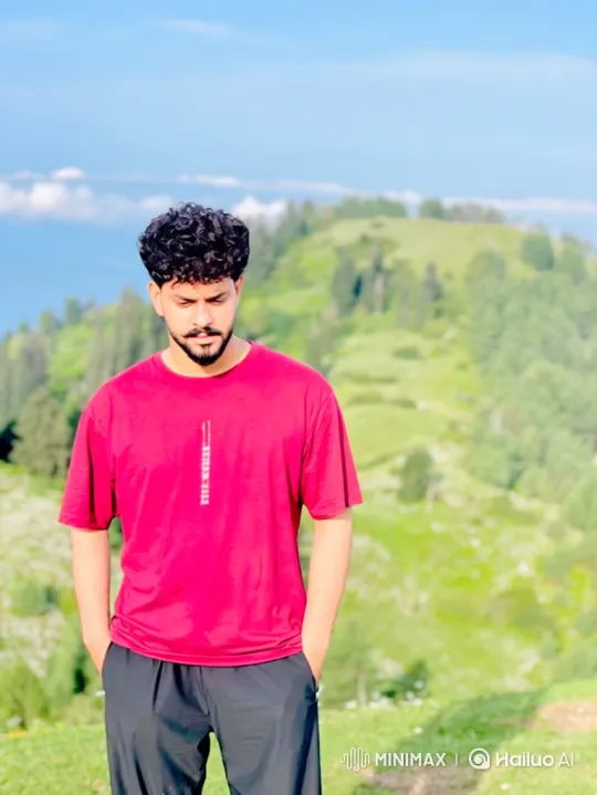Young Couple's Serene Connection in Golden Hour Park – AI Generated Video | Hailuo AI