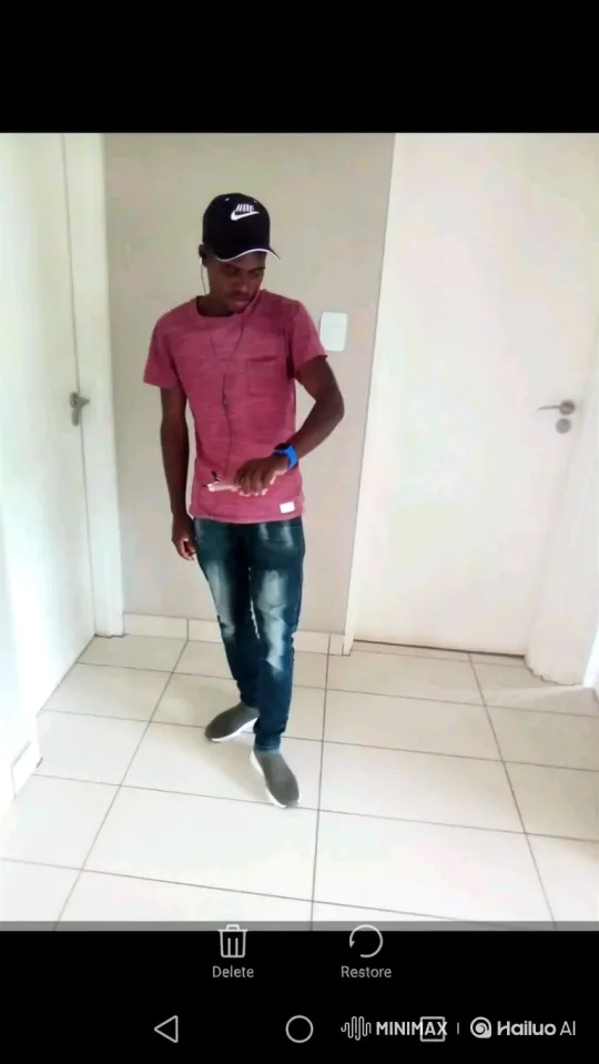 Couple Shares Affection and Moment with Phone in Suburban Driveway – AI Generated Video | Hailuo AI