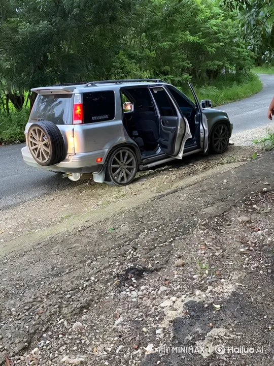 Silver SUV Lowers on Rural Road with Active Air Suspension – AI Generated Video | Hailuo AI