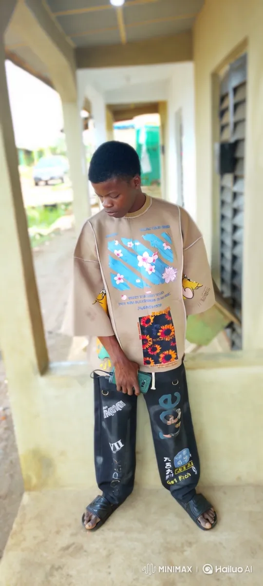 Young Person Enters Black Range Rover on Veranda – AI Generated Video | Hailuo AI