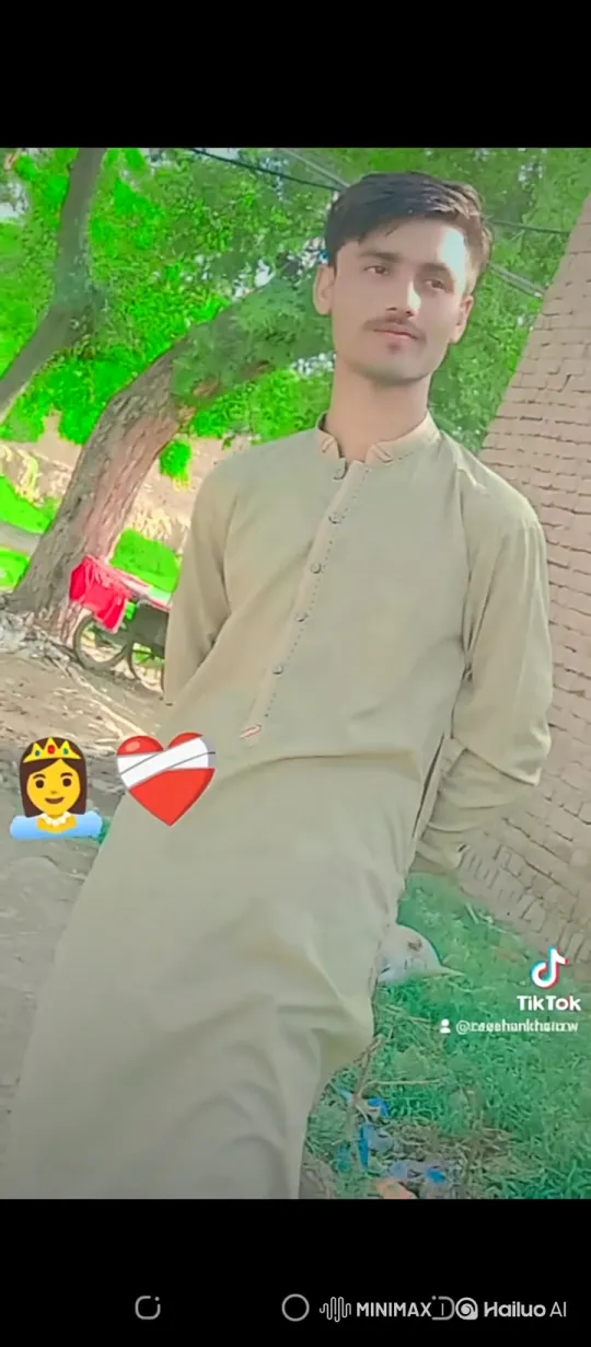 Couple Shares Intimate Moment in Golden Hour Park – AI Generated Video | Hailuo AI