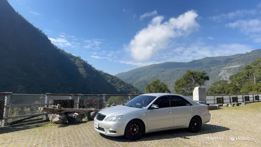 Sleek Sedan Elevates at Mountain Viewpoint – AI Generated Video | Hailuo AI
