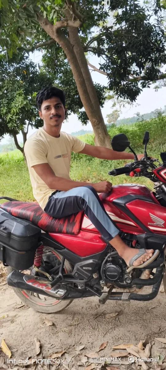 Young Man Switches from Motorcycle to Rolls-Royce – AI Generated Video | Hailuo AI