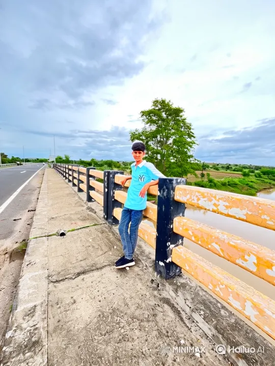 Young Man Drives Rolls-Royce Away from Bridge – AI Generated Video | Hailuo AI