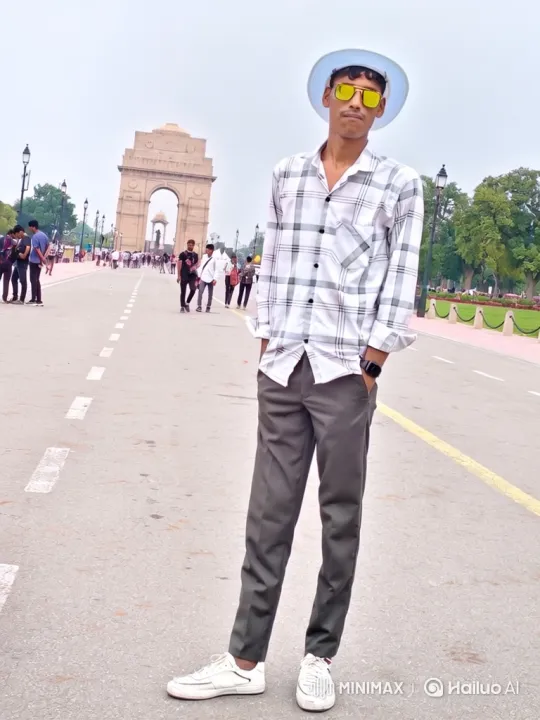 Young Man Meets Indian Prime Minister at Triumphal Arch – AI Generated Video | Hailuo AI