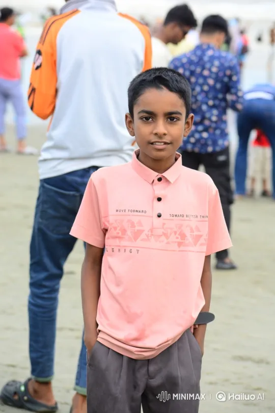 Boy on Beach: A Study in Gentle Smiles and Steady Zoom – AI Generated Video | Hailuo AI