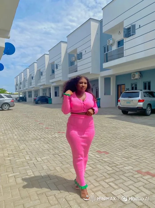 Woman in Pink Transforms into Light, Ascends in Empty Courtyard – AI Generated Video | Hailuo AI